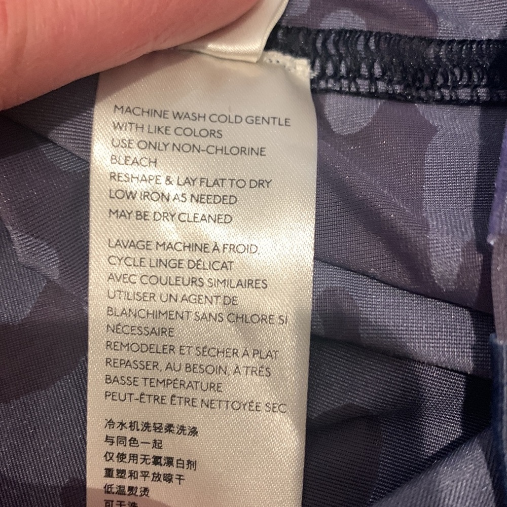 We the Free indigo camo t-shirt - medium - Picture 5 of 7